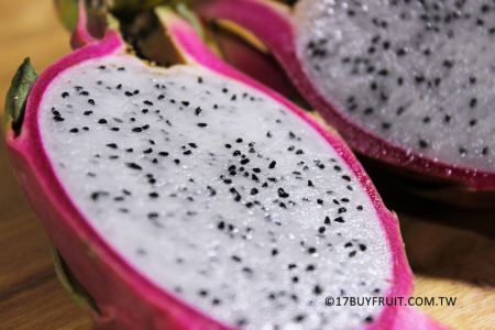 17BUY花東縱谷有機火龍果，稀有的甜蜜果實營養豐富，限量預購單箱就免運