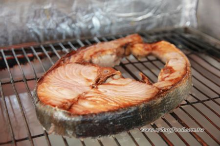 當鮮肥美紅魽─立秋後溫補首選，魚身肉質細嫩甘甜，魚頭燉湯鮮甜美味